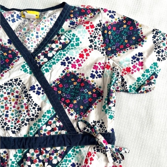 Wonder Wink women’s scrub top small white blue pink floral print nursing shirt - Picture 2 of 6